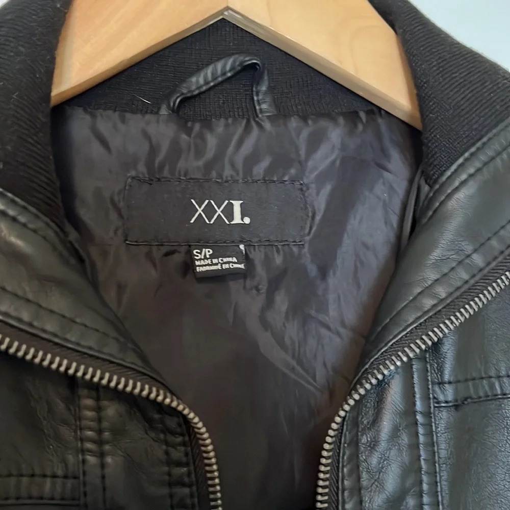 Leather jacket - Picture 2 of 2